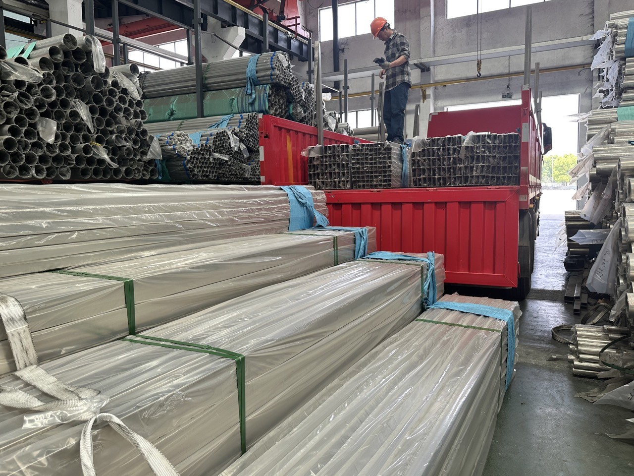 ASTM Beveled 15mm Stainless Steel Pipe Tube Oxidized Pickling
