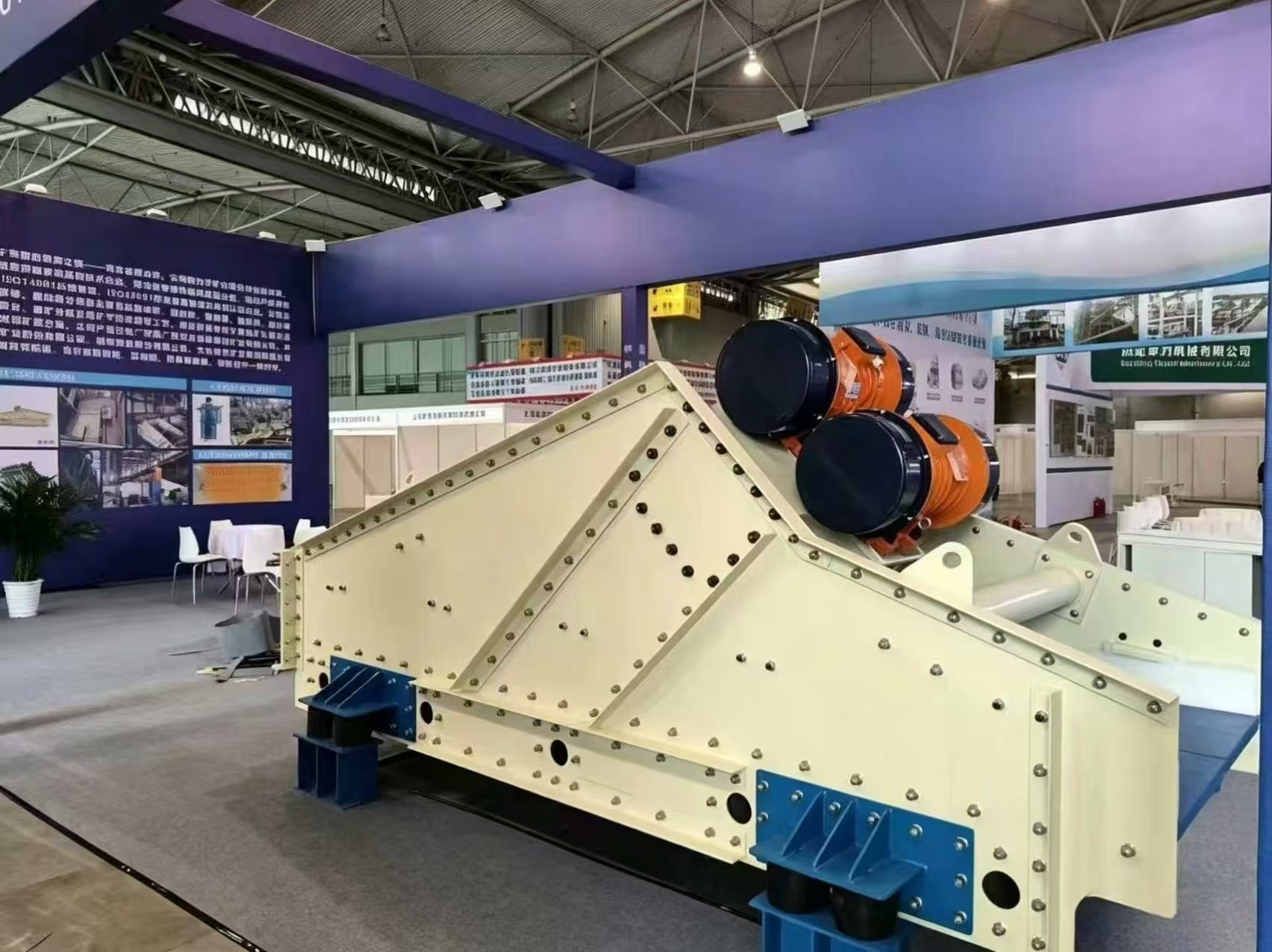 Dual Motors Driven Dewatering Vibrating Screen Wear Resistant For Solid Liquid Separation