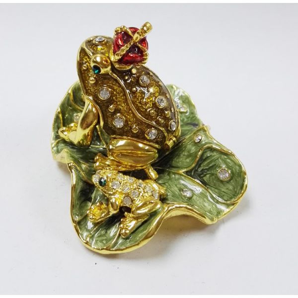 Leaves the frog shape trinket box with rhinestone for lovely jewelry box