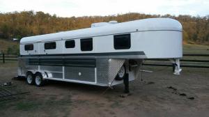 Wholesale 4 horse goosenck trailers from china suppliers