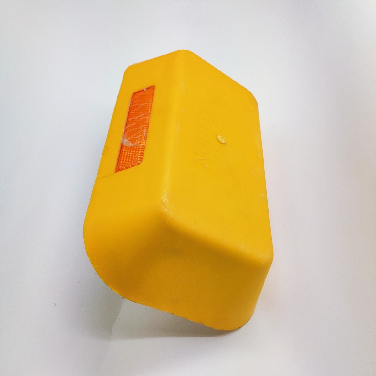 Heavy Resistance Cat Eye Road Safety 250 X 150 X 50mm Road Marking Reflectors PMMA