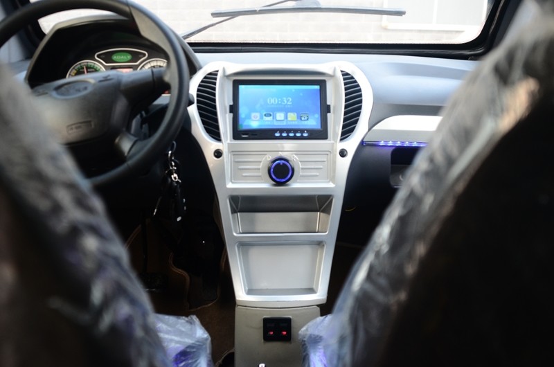 Battery Powered Electric City Car With 4 Seats All Electric Vehicles White Color