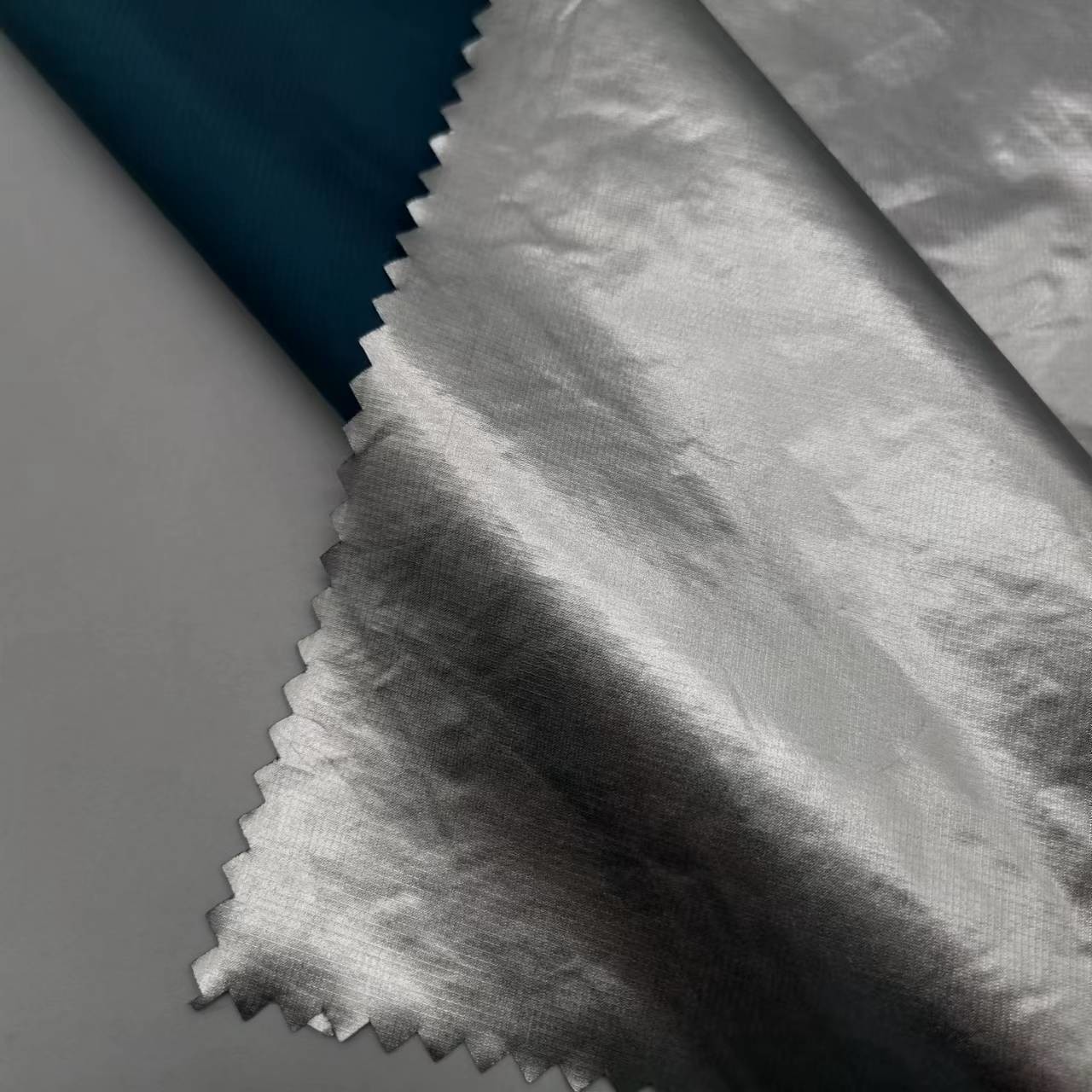 Silver Coated 100 Nylon Wind Breaker Fabric 70 Gsm Waterproof Windproof