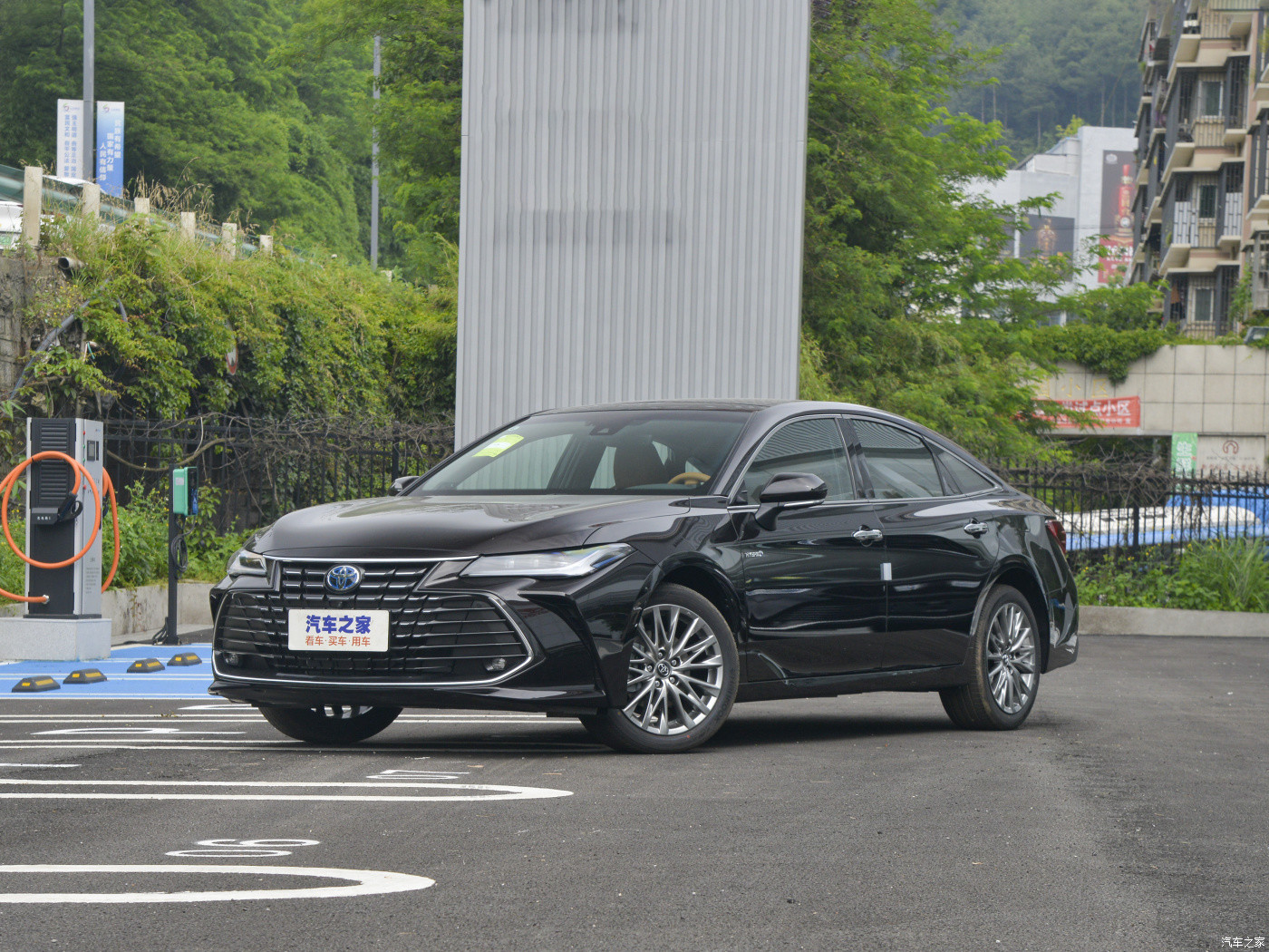 Toyota Avalon 2022 Dual Engine 2.5L Deluxe Edition Midsize Car Used