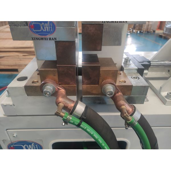 Pneumatic 8Mm Flash Butt Welding Machine For Square Pipe Copper Wire Steel Bar Welding