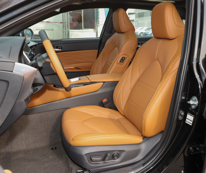 Toyota avalon 2022 dual engine 2.5L flagship version E-CVT 4 Door 5 seats 3 space car