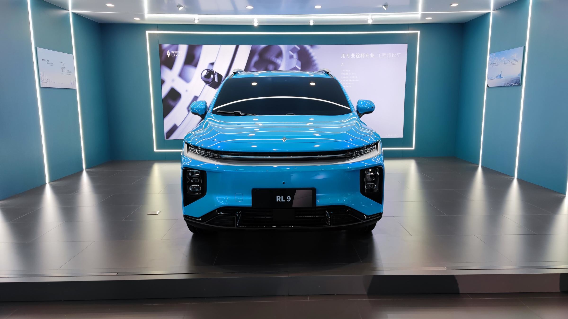 New Energy Electric Large SUV Ruilan 9 Electric Family Car 7 Seater 163km/h