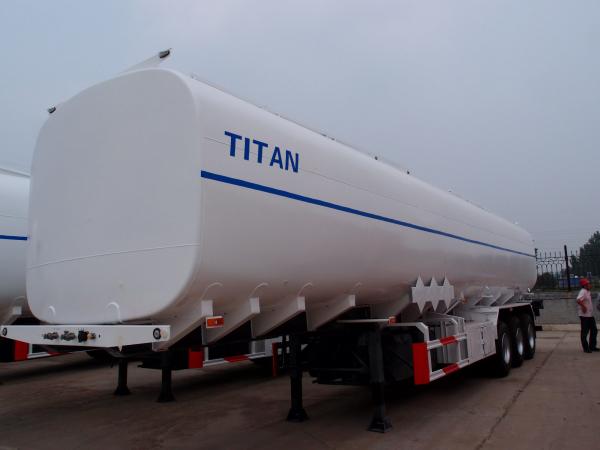 tri-axle oil transport tanker trailers with tanker trailer for petroleum products have high quality.and we use the JOST leading gear