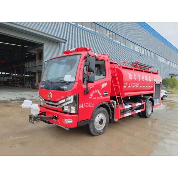 Dongfeng Fire Sprinkler Emergency Rescue Vehicle Is Suitable for Cleaning Fire Roads Landscaping and Greening