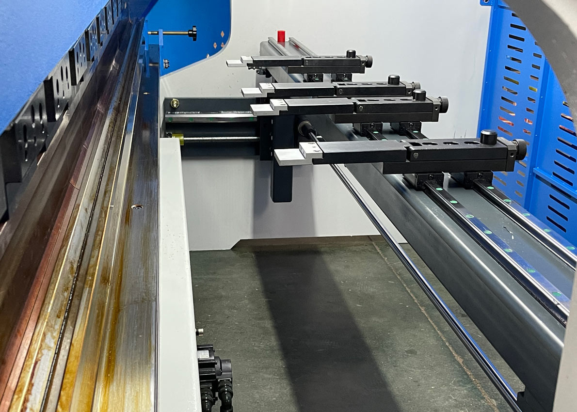 WE67K-250T3200MM Large Sheet Metal Processing Equipment Bending Machine Light Pole Bending