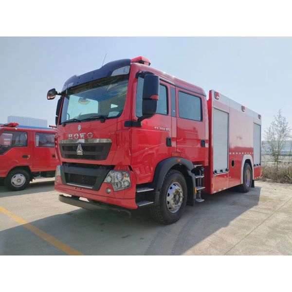 Dongfeng Fire Sprinkler Emergency Rescue Vehicle Is Suitable for Cleaning Fire Roads Landscaping and Greening