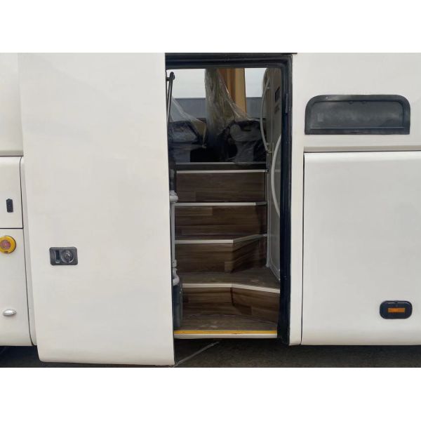 Diesel Fuel and Euro 3 Emission 65 Seater Custom Coach Buses for Business Needs