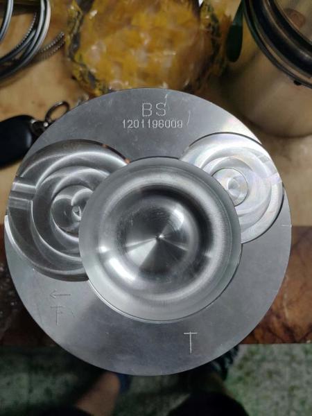 12011-96013 Nissan Genuine Spare Parts PD6 PD6T Diesel Engine Piston 12011-96009