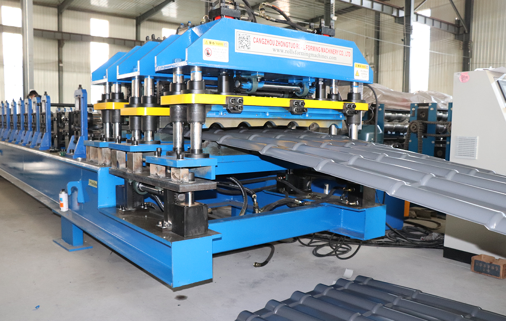 Resin design high speed step tile rolling forming machine 