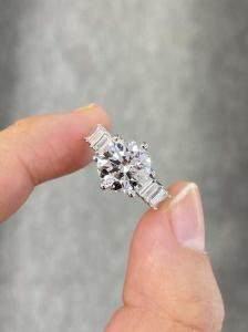 Wholesale Round Cut &amp; Emerald Cut Lab Grown CVD Diamond 18K Gold Engagement Ring from china suppliers