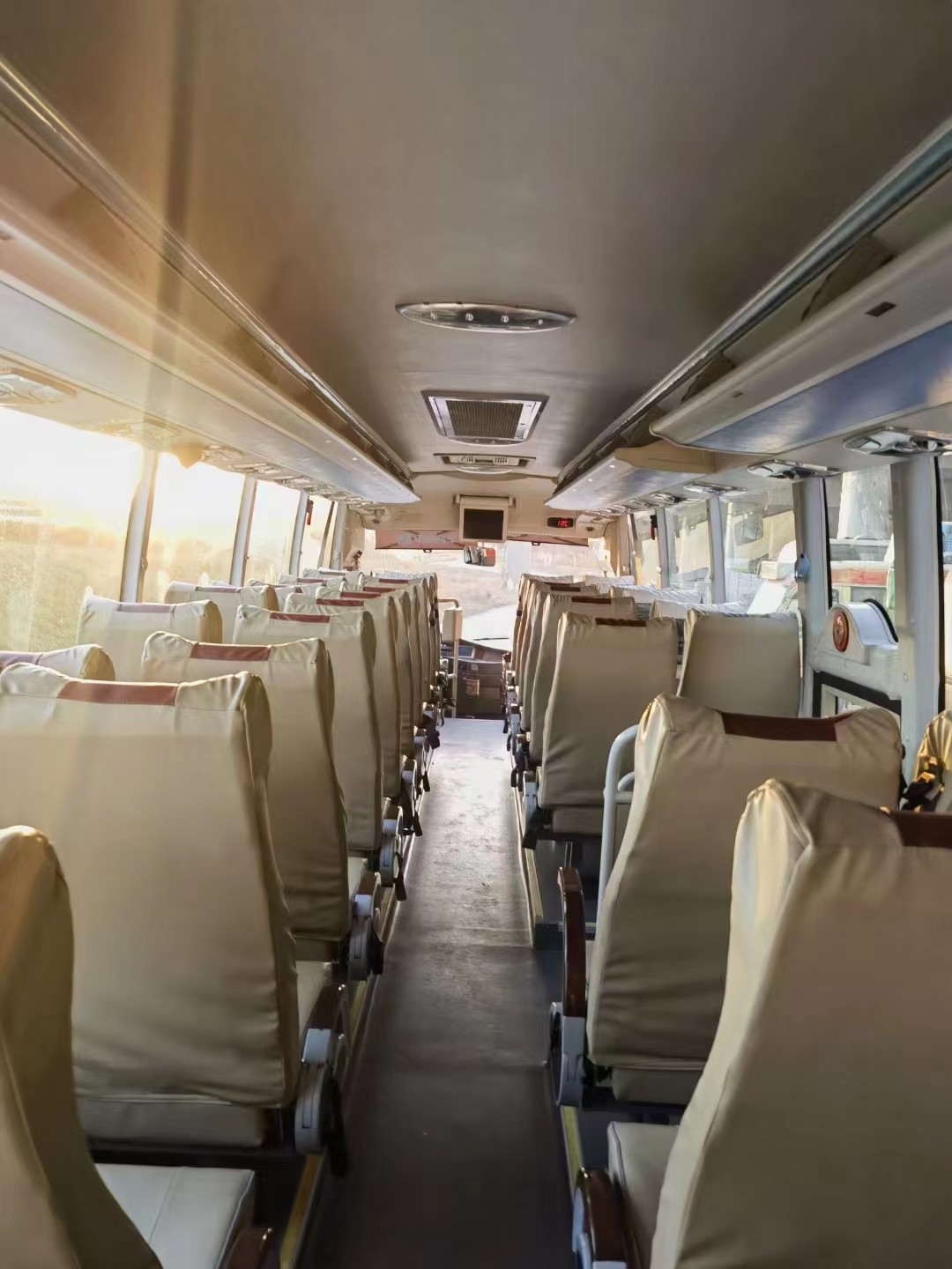 Used Luxury Coaches Zhongtong Bus Weichai 300hp 55seats Left Hand Drive Two Doors