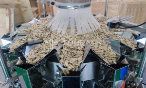 China Vertical Vffs Melon Seeds Weighing Packing Machine Sunflower Seeds Sweet Snacks Bagging Machine on sale