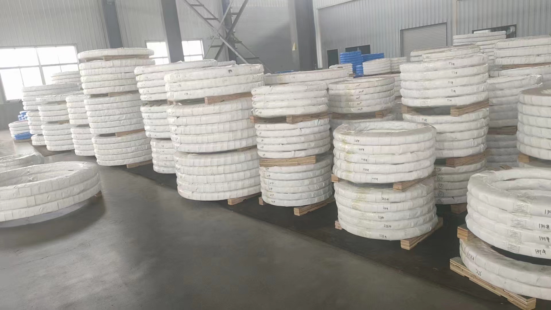 PC200-6 Excavator Slewing Bearing with Part No.20Y-25-21100 Requested in 42CRMO