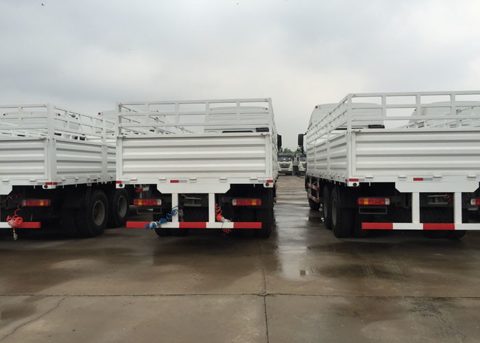 25 - 40 Tons Commercial Cargo Vans Truck Radial Tyre For Transporting Light Goods