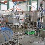3kw Carbonated Soft Drink Filling Machine 8000BPH For Beer Wine