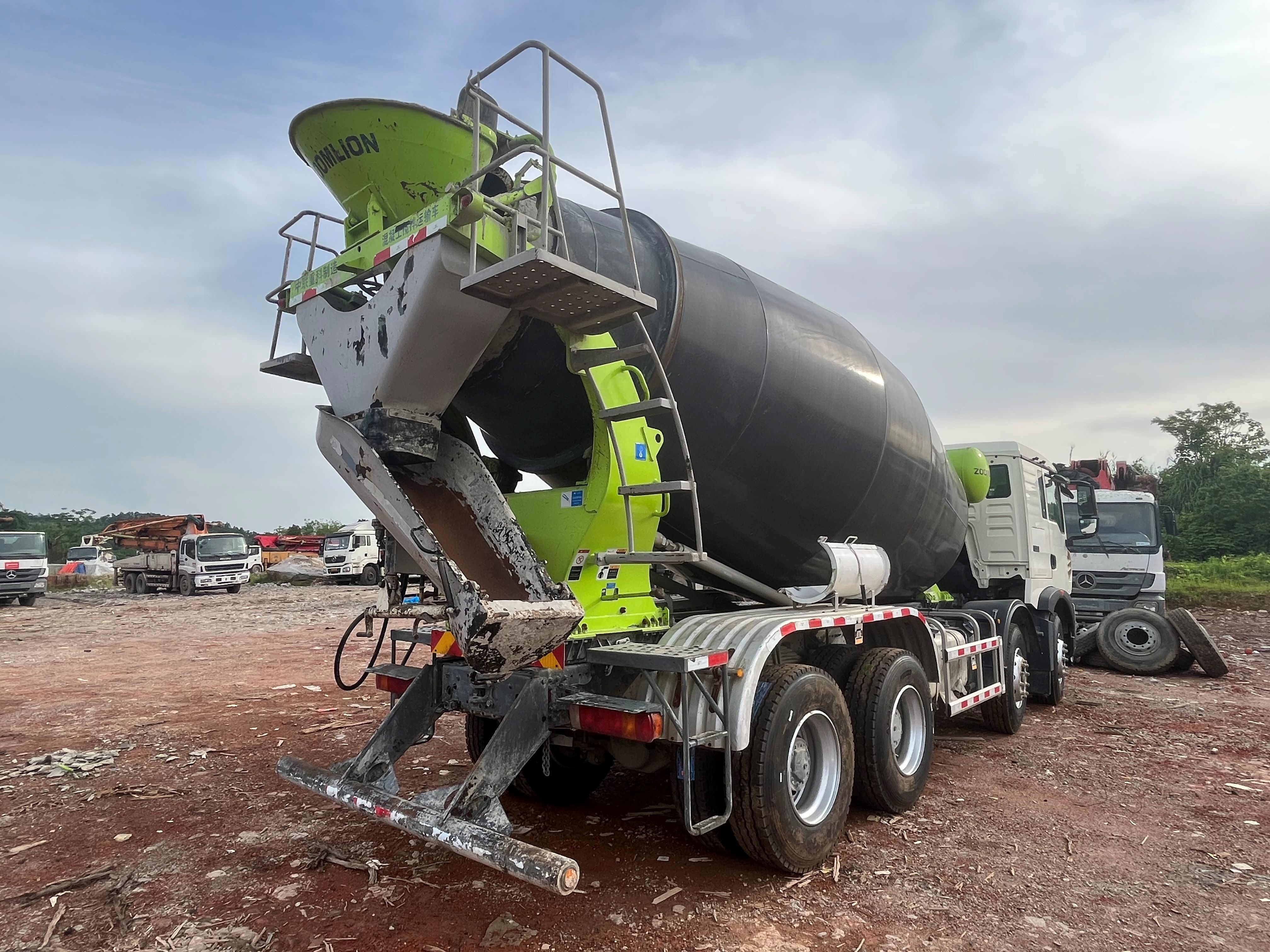 Sell 2020 years concrete mixer truck country six emission standards using HOWo chassis