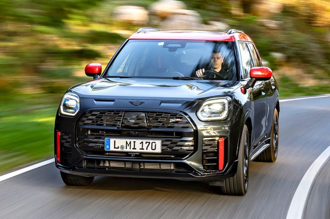 Mini Countryman JCW front cornering