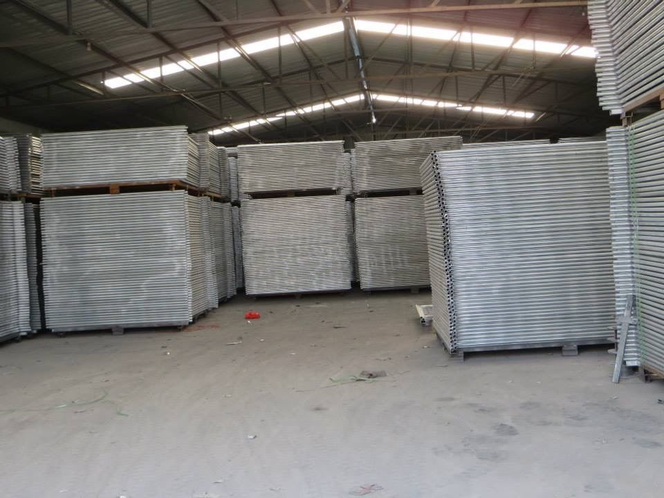 temporary fencing packing in metal pallet all brand new meet AS4687-2007 temp fence shop supplier