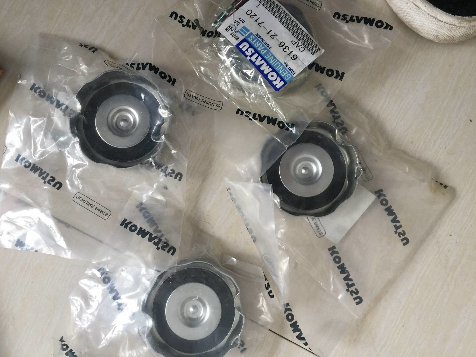 6136-21-7120 23S-03-11150 CAP ASSY komatsu WA320 W380 WA420 WA450 WA470 CAP ASSY
