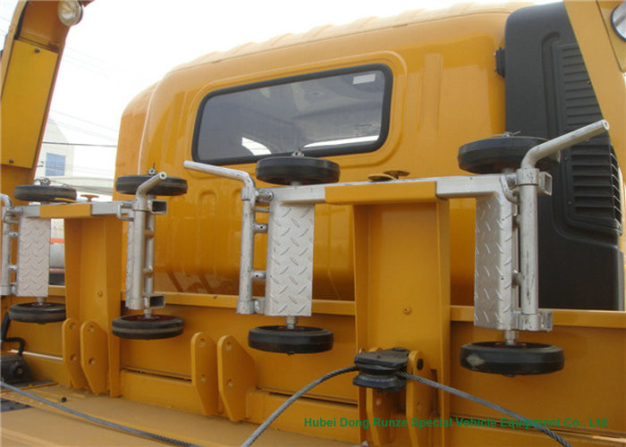 HOWO Light Duty Flatbed Tow Truck Carrier For Car / SUV Road Recovery 3 - 5 Ton
