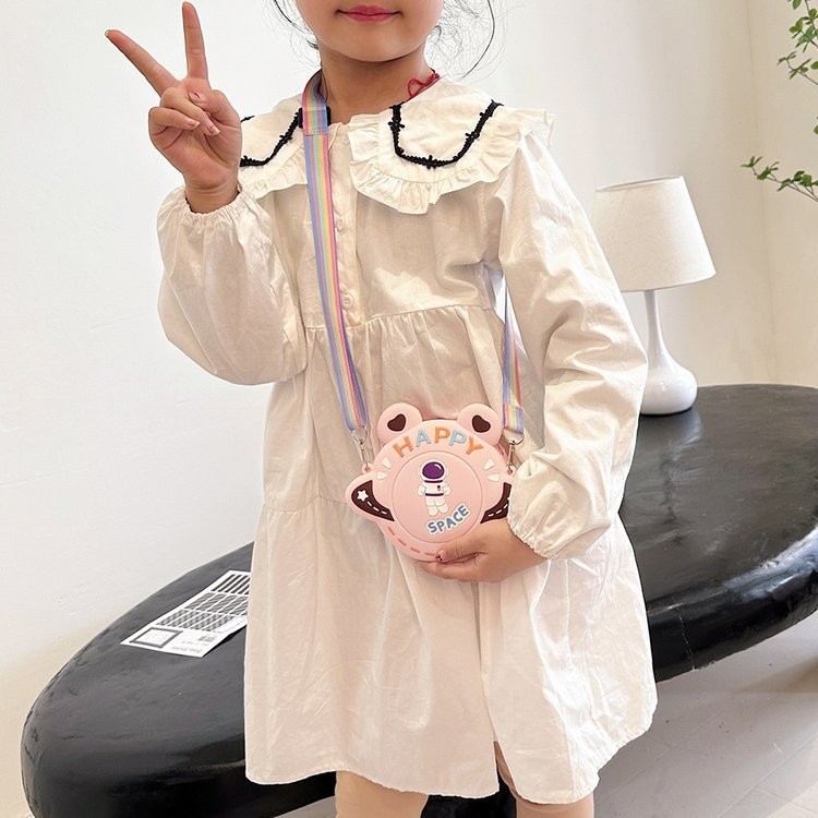 Astronaut Silicone Crossbody Purse Bag Pencil Pen Case Makeup Bag Storage Bag Makeup Accessories Purse Handbag For Kids