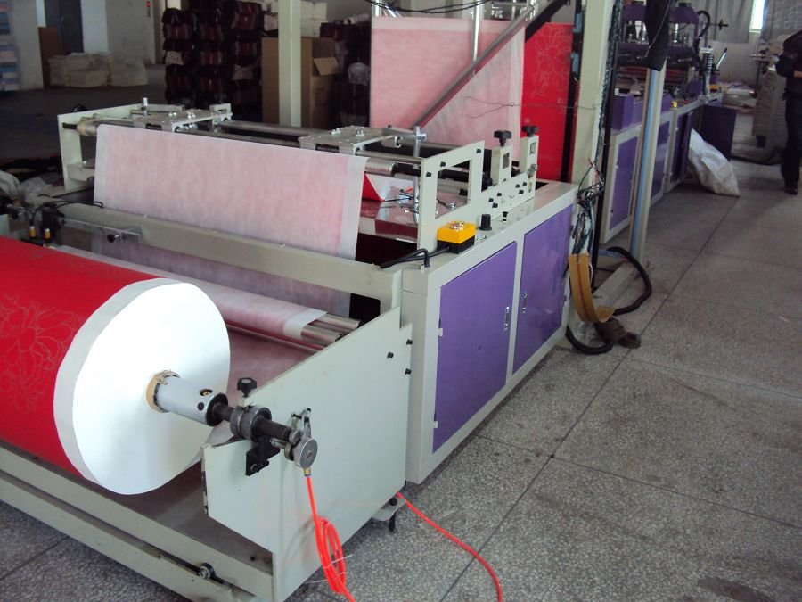Automatic nonwoven t-shirt bag making machine