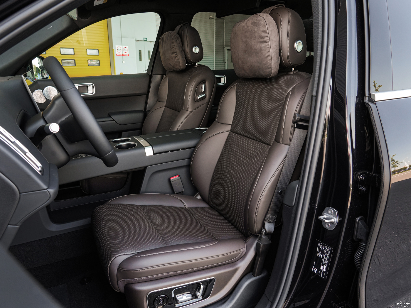 449ps Electric Motor Powers 2024 Max SUV by Li Auto Large Space Luxury Hybrid Lixiang L9 with 5218*1998*1800 Dimensions