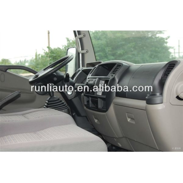 Nissan Light Duty Mini Refrigerator Van Truck for Frozen Food 115 Km/h