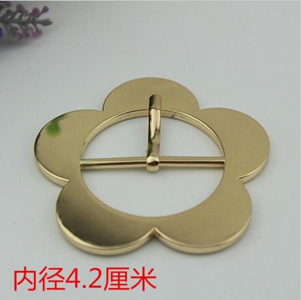Novelty design bag cover head decoration zinc 42 mm shiny gold flower belt pin