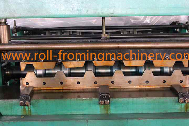 0.3mm—0.8mm Zinc and Color Steel,Roof Roll Forming Machine With 15m/min Forming Speed