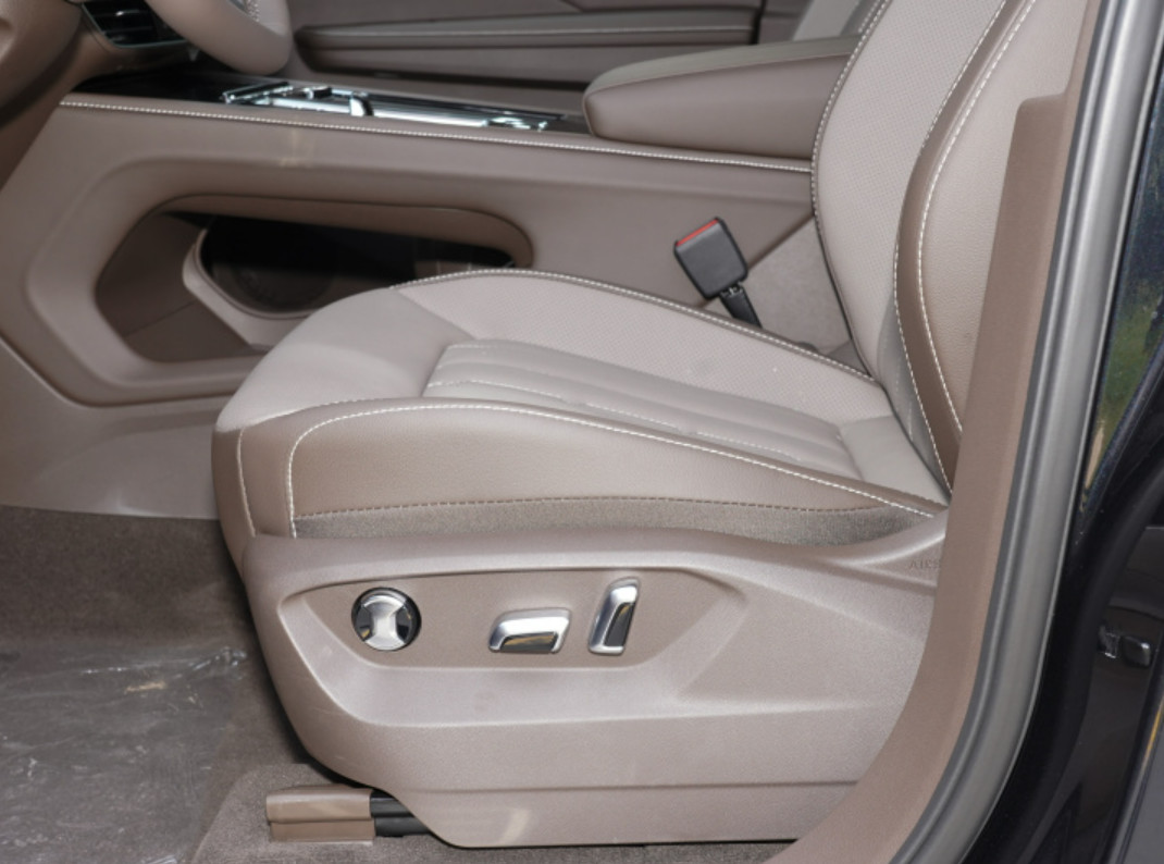 VW VILORAN 2023 380TSI zunchi version 5 Door 7 seats Compact SUV